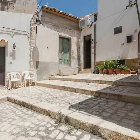 Holiday home L' Anticu Dammusu 2 *